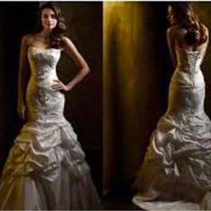 New, never worn, Alfred Angelo Piccione 410